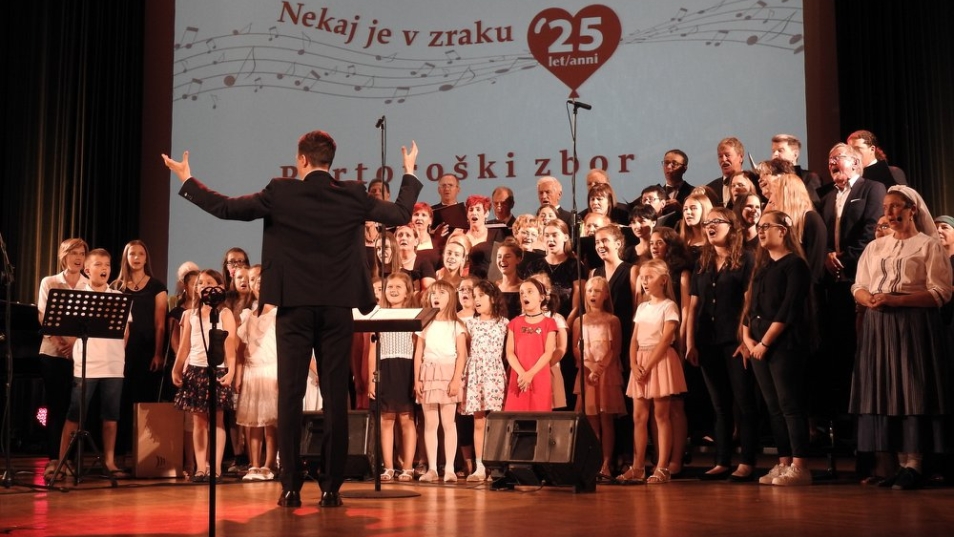 Nekaj je v zraku .. (12)